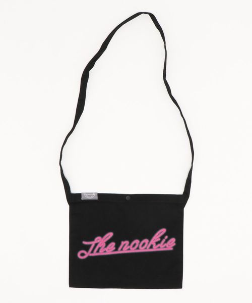 THE Nookie(ザヌーキー)の「《THE Nookie》LOGO SACOCHE(ショルダーバッグ・レディース・ブラック/アイボリー・FREE)」の1枚目の写真