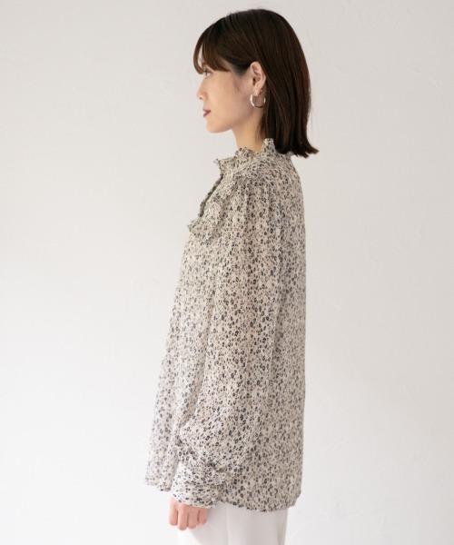 LOWRYS FARM（ローリーズファーム）の「ヴィンテージフラワーＢＬ　892999（シャツ/ブラウス・レディース・ホワイト/ブラック/グリーン・FREE）」の4枚目の写真