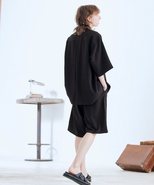 ENDER PRODUCTS（エンダープロダクツ）の「◆上下セット◆ビッグシルエット ブライトポプリン S/Sワークシャツセットアップ/ビッグシルエット ワイドワークシャツ/タックワイド ショートパンツ セットアップ【ENDER PRODUCTS/エンダープロダクツ】（セットアップ・メンズ・ブラック/ブラウン/グレイッシュベージュ/ライラック/キナリ/グレイッシュブルー・M/L）」の10枚目の写真