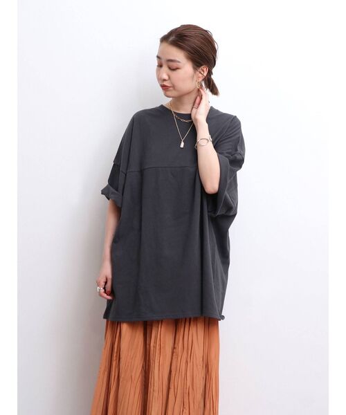 Ungrid(アングリッド)の「バックロゴルーズTee(Tシャツ/カットソー・レディース・チャコールグレー/レッド/オフホワイト・FREE)」の3枚目の写真