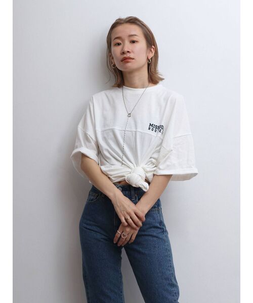 Ungrid(アングリッド)の「バックロゴルーズTee(Tシャツ/カットソー・レディース・チャコールグレー/レッド/オフホワイト・FREE)」の5枚目の写真