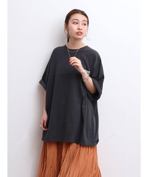 Ungrid(アングリッド)の「バックロゴルーズTee(Tシャツ/カットソー・レディース・チャコールグレー/レッド/オフホワイト・FREE)」の4枚目の写真