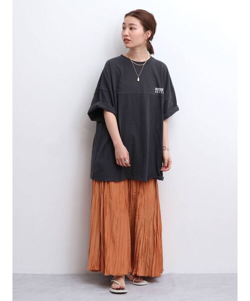 Ungrid(アングリッド)の「バックロゴルーズTee(Tシャツ/カットソー・レディース・チャコールグレー/レッド/オフホワイト・FREE)」の9枚目の写真