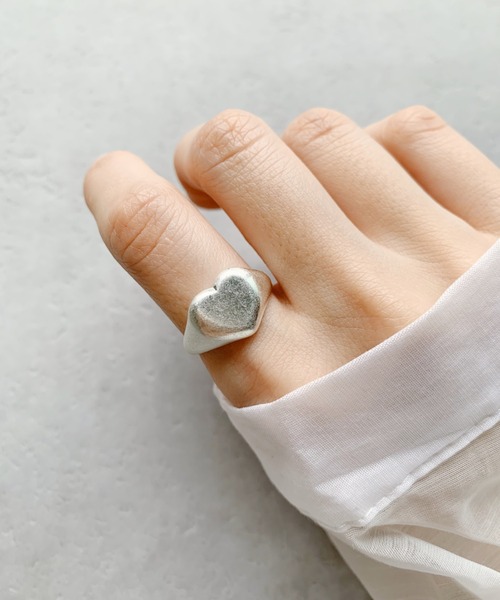 iso（イソ）の「マットメタルハートリング（リング・レディース・シルバー/ゴールド・FREE）」の2枚目の写真
