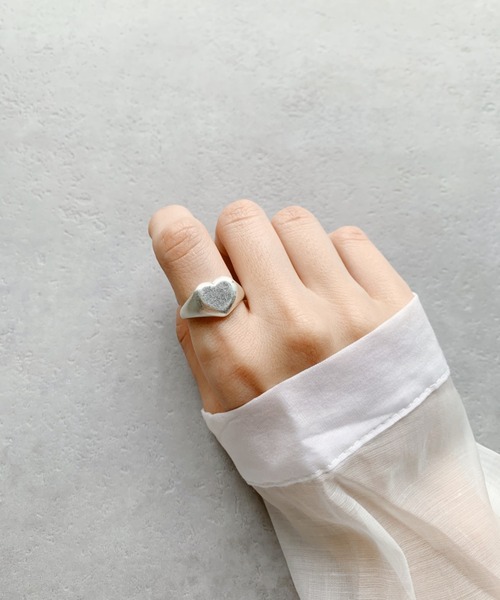 iso（イソ）の「マットメタルハートリング（リング・レディース・シルバー/ゴールド・FREE）」の6枚目の写真