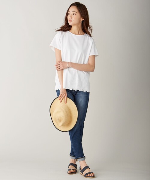 J.PRESS（ジェイプレス）の「【UVケア・接触冷感】コンパクトコットンスムース 裾刺繍 カットソー（Tシャツ/カットソー・レディース・ホワイト系/グレー系/ダークブラウン系/ベージュ系・T15/T13）」の8枚目の写真