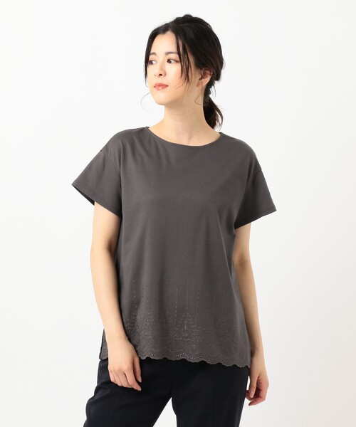 J.PRESS（ジェイプレス）の「【UVケア・接触冷感】コンパクトコットンスムース 裾刺繍 カットソー（Tシャツ/カットソー・レディース・ホワイト系/グレー系/ダークブラウン系/ベージュ系・T15/T13）」の15枚目の写真