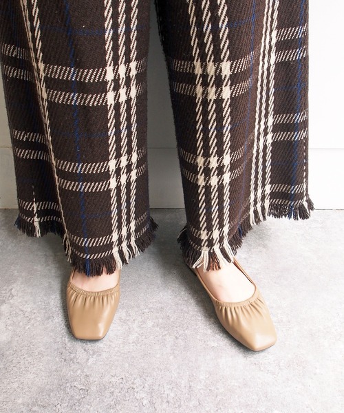 byあしながおじさん（バイアシナガオジサン）の「ギャザーフラットシューズ　-8750375（パンプス・レディース・ブラウン/ブラック/ベージュ/アイボリー・23.0cm/24.0cm/24.5cm/23.5cm/22.5cm）」の4枚目の写真