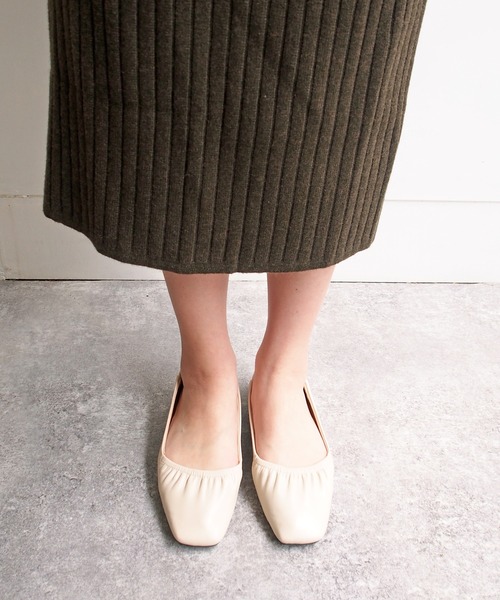 byあしながおじさん（バイアシナガオジサン）の「ギャザーフラットシューズ　-8750375（パンプス・レディース・ブラウン/ブラック/ベージュ/アイボリー・23.0cm/24.0cm/24.5cm/23.5cm/22.5cm）」の5枚目の写真