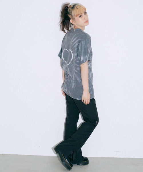 X-girl（エックスガール）の「HEART TIE-DYE S/S TEE/ハート　タイダイTシャツ/半袖（Tシャツ/カットソー・レディース・ブルー/ブラック/パープル/ピンク・L/M/S/XL/LARGE/MEDIUM）」の16枚目の写真