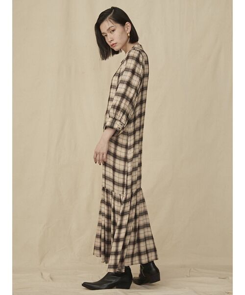 COTORICA（コトリカ）の「【THE DAYZ TOKYO】裾ギャザーボリュームチェックワンピース（ワンピース・レディース・ブラック/ベージュ・SMALL/MEDIUM）」の9枚目の写真