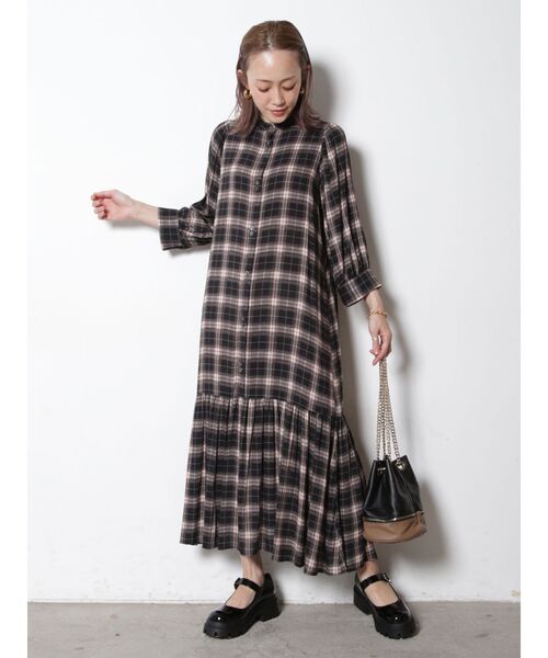COTORICA（コトリカ）の「【THE DAYZ TOKYO】裾ギャザーボリュームチェックワンピース（ワンピース・レディース・ブラック/ベージュ・SMALL/MEDIUM）」の11枚目の写真