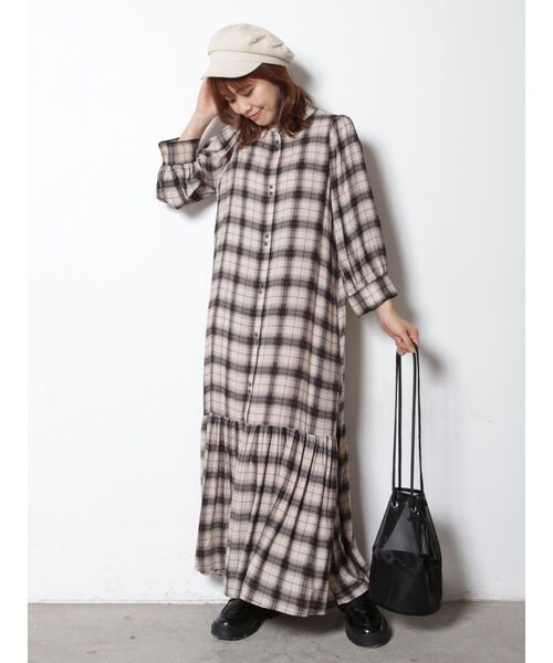 COTORICA（コトリカ）の「【THE DAYZ TOKYO】裾ギャザーボリュームチェックワンピース（ワンピース・レディース・ブラック/ベージュ・SMALL/MEDIUM）」の12枚目の写真
