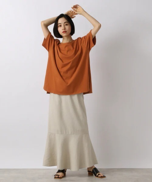 LOWRYS FARM（ローリーズファーム）の「バックスクエアヘムユルＴＳＳ　957488（Tシャツ/カットソー・レディース・ホワイト/ブラック/オレンジ/グリーン・FREE）」の11枚目の写真