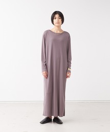 バックスリットカットワンピース