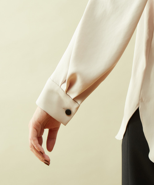 Tiara（ティアラ）の「バイカラー襟ブラウス（シャツ/ブラウス・レディース・ライトベージュ/ブラック・FREE）」の6枚目の写真