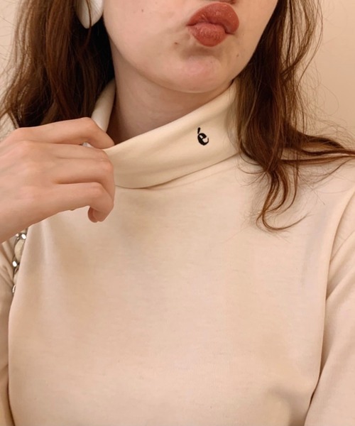 epine(エピヌ)の「e embroidery cotton high neck(Tシャツ/カットソー・レディース・ホワイト/ブラック・FREE)」の4枚目の写真