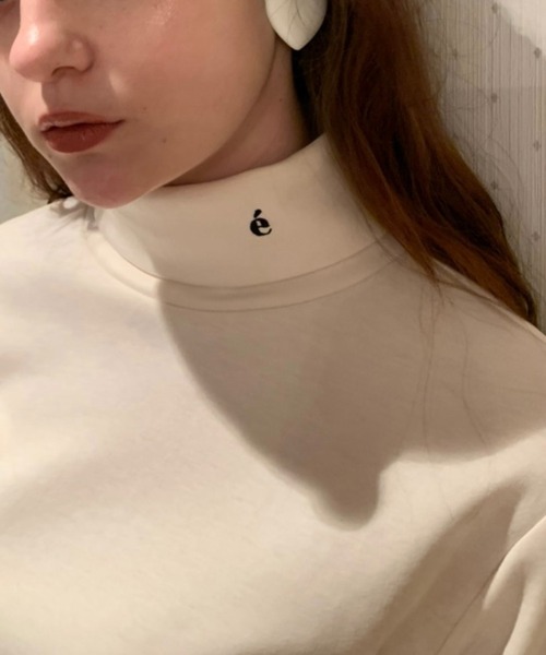 epine(エピヌ)の「e embroidery cotton high neck(Tシャツ/カットソー・レディース・ホワイト/ブラック・FREE)」の8枚目の写真
