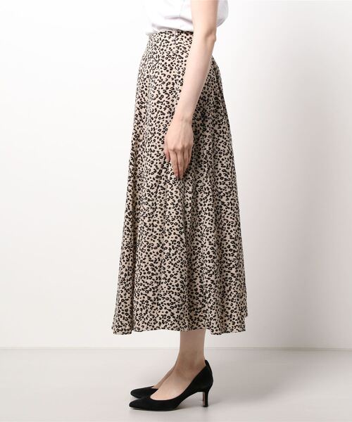 Te chichi TERRASSE(テチチテラス)の「アソート柄フレアスカート(スカート・レディース・オフホワイト/ネイビー/ブラック/ベージュ・フリ-)」の5枚目の写真