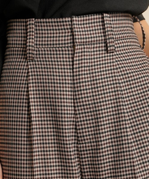 mline（エムライン）の「［mline］WEB限定 チェックタックパンツ（スラックス・レディース・ベージュ/ブラウン・1/2）」の19枚目の写真