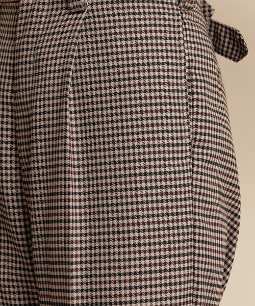 mline（エムライン）の「［mline］WEB限定 チェックタックパンツ（スラックス・レディース・ベージュ/ブラウン・1/2）」の8枚目の写真