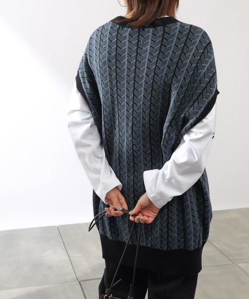 COLONY 2139（コロニートゥーワンスリーナイン）の「ジャガードニットベスト※ユニセックス対応（ベスト・メンズ・ブラック/ブルー・MEDIUM/LARGE/X-LARGE）」の10枚目の写真