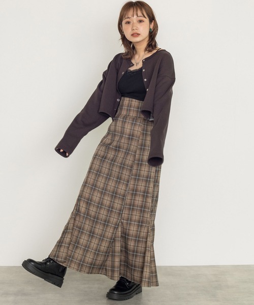 w closet(ダブルクローゼット)の「カップ付きレースVキャミソール(キャミソール・レディース・オフホワイト/ブラウン/ブラック・FREE)」の4枚目の写真