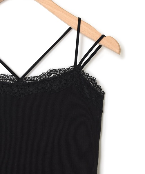 w closet(ダブルクローゼット)の「カップ付きレースVキャミソール(キャミソール・レディース・オフホワイト/ブラウン/ブラック・FREE)」の7枚目の写真