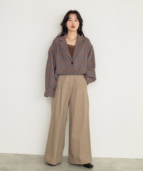 w closet(ダブルクローゼット)の「カップ付きレースVキャミソール(キャミソール・レディース・オフホワイト/ブラウン/ブラック・FREE)」の12枚目の写真