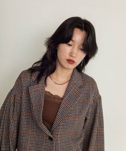 w closet(ダブルクローゼット)の「カップ付きレースVキャミソール(キャミソール・レディース・オフホワイト/ブラウン/ブラック・FREE)」の13枚目の写真