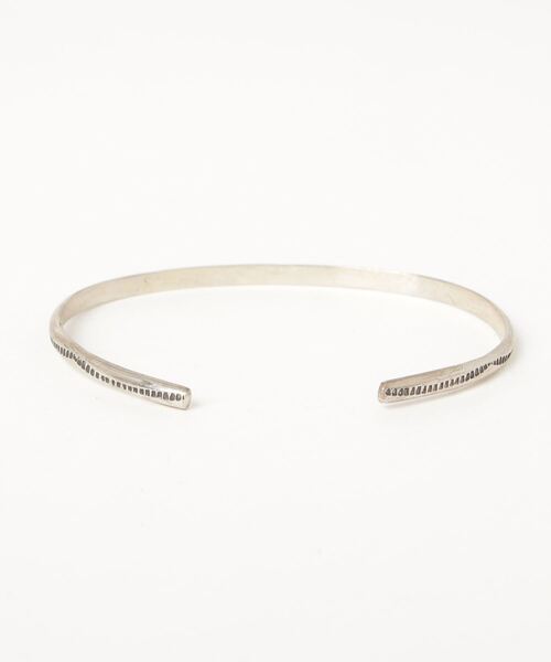 NAVAJO（ナバホ）の「【INDIAN JEWELRY】　NAVAJO SILVER BANGLE（バングル/リストバンド・メンズ・シルバー・FREE）」の2枚目の写真