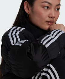 adidas（アディダス）の「ショート シンセテックダウン パファー