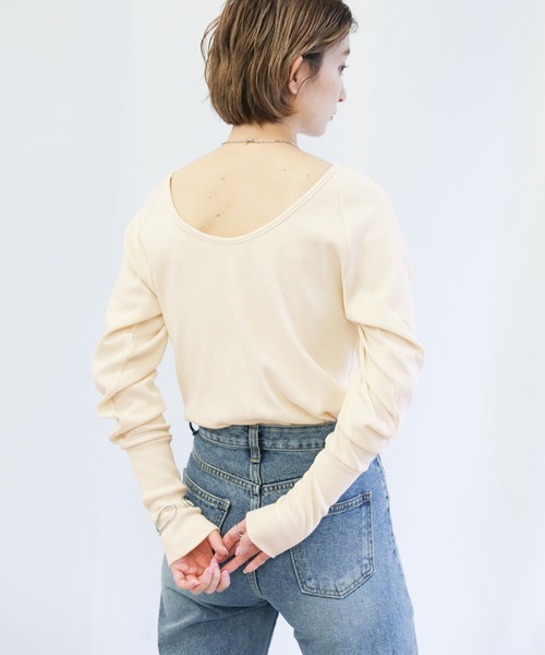 select MOCA（セレクトモカ）の「バックオープンロングスリーブサーマルカットソー（Tシャツ/カットソー・レディース・ブラック/オレンジ/ライトグリーン/アイボリー・FREE）」の3枚目の写真