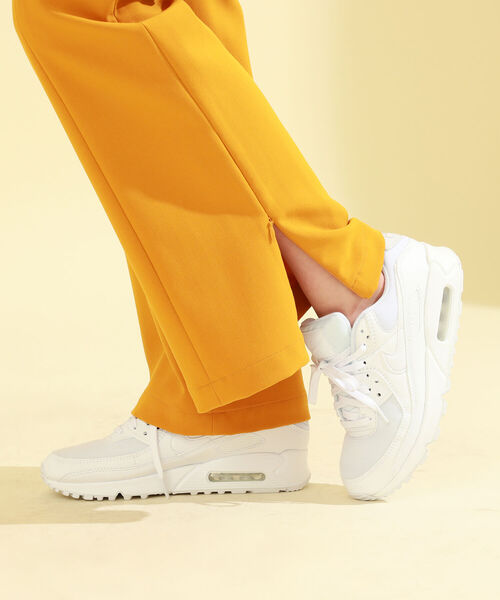 NIKE（ナイキ）の「NIKE / ウィメンズ エア マックス 90（スニーカー・レディース・ブラック/ホワイト/ホワイト系その他2・23.5cm/24.5cm/24.0cm/23.0cm）」の2枚目の写真