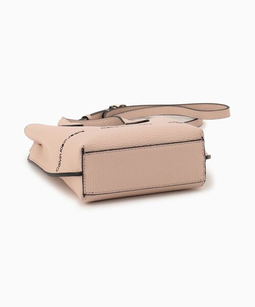 Calvin Klein（カルバン・クライン）の「CKJ SCULPTED PEBBLE ハンドバッグ（トートバッグ・レディース・ブラック・FREE）」の2枚目の写真