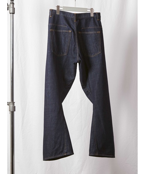 NVRFRGT（ネヴァーフォーゲット）の「NVRFRGT ORGANIC DENIM 3D TWISTED JEANS (NF221P04B)（デニムパンツ・メンズ・インディゴブルー・1/2）」の2枚目の写真