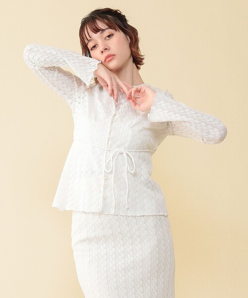 ME COUTURE（ミークチュール）の「レースレイヤードトップス（Tシャツ/カットソー・レディース・オフホワイト/ピンクベージュ・FREE）」の2枚目の写真