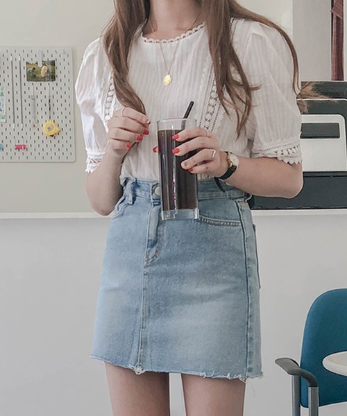 AMOUR BOX(アムールボックス)の「ラインレース半袖ブラウス(シャツ/ブラウス・レディース・ホワイト・MEDIUM/LARGE/X-LARGE)」の2枚目の写真