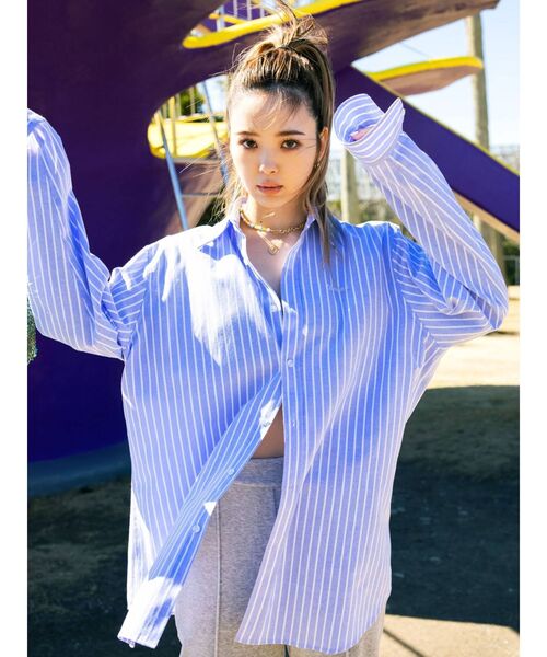 CALNAMUR（カルナムール）の「ボーイフレンドルーズシャツ（シャツ/ブラウス・レディース・ブルー/ホワイト・FREE）」の4枚目の写真