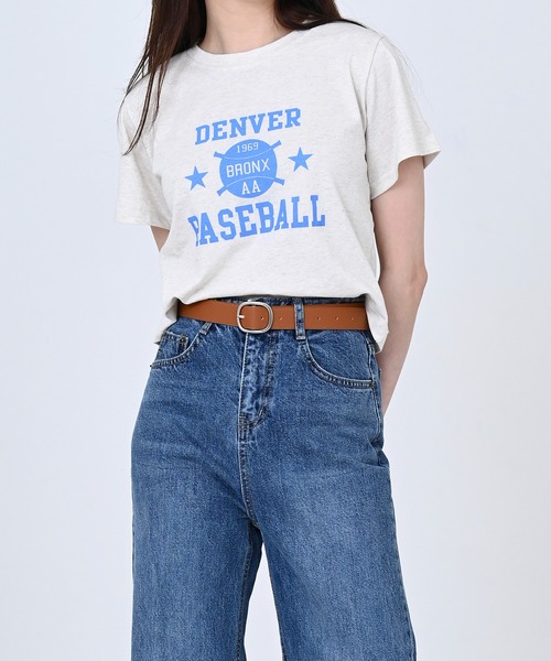 me+em select(ミームセレクト)の「BASEBALLロゴショート丈Tシャツ(Tシャツ/カットソー・レディース・スカイブルー/アイボリー/クリーム・FREE)」の2枚目の写真