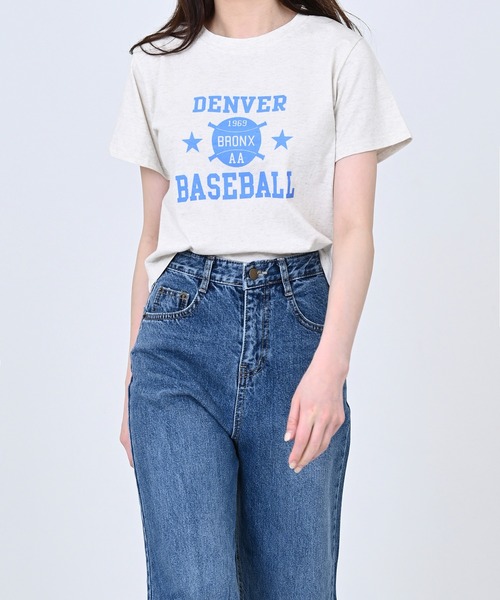 me+em select(ミームセレクト)の「BASEBALLロゴショート丈Tシャツ(Tシャツ/カットソー・レディース・スカイブルー/アイボリー/クリーム・FREE)」の4枚目の写真