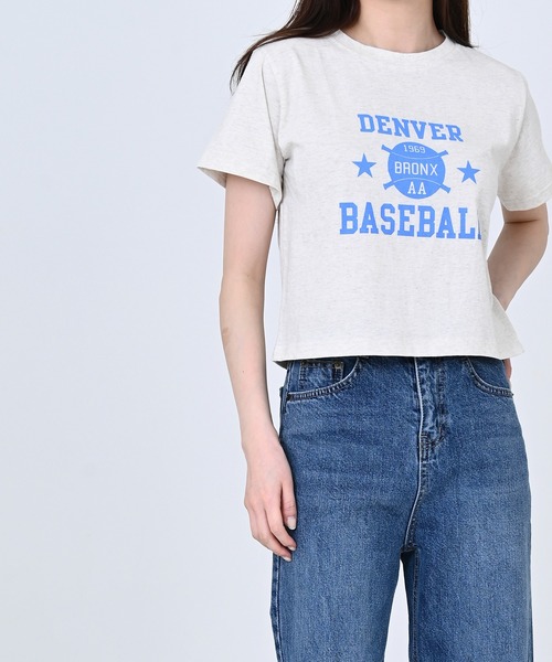 me+em select(ミームセレクト)の「BASEBALLロゴショート丈Tシャツ(Tシャツ/カットソー・レディース・スカイブルー/アイボリー/クリーム・FREE)」の8枚目の写真