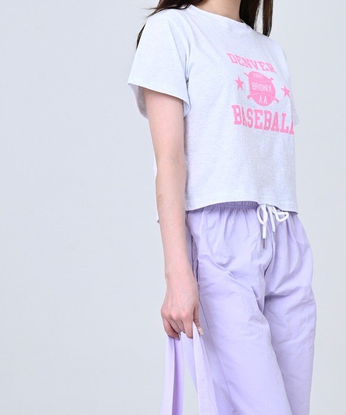 me+em select(ミームセレクト)の「BASEBALLロゴショート丈Tシャツ(Tシャツ/カットソー・レディース・スカイブルー/アイボリー/クリーム・FREE)」の22枚目の写真