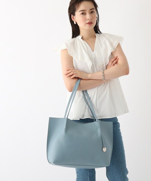 OPAQUE.CLIP（オペークドットクリップ）の「◆フェイクレザーA4サイズトートバッグ（トートバッグ・レディース・ブラック/ベージュ/シルバー/ブルー・00）」の3枚目の写真