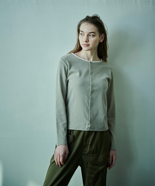 kha:ki（カーキ）の「「KHA:KI / カーキ」NARROW STRIPED STRECH RIB（Tシャツ/カットソー・レディース・ホワイト/ライトカーキ/ブラウン・1）」の6枚目の写真