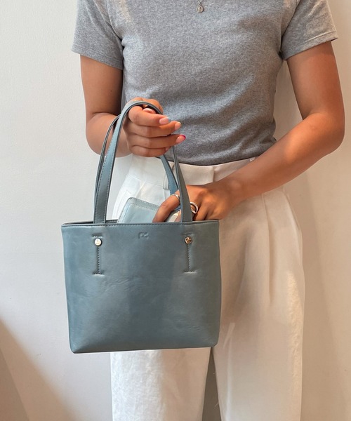 CANAL JEAN(キャナルジーン)の「smileyranna フェイクレザートートバッグ(トートバッグ・レディース・ベージュ/サックスブルー・ONE SIZE)」の9枚目の写真