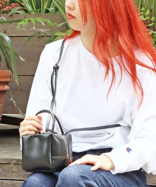 YAHKI（ヤーキ）の「YAHKI/ヤーキ OFT W FACE BAG-1 レザーショルダーバッグ（ショルダーバッグ・レディース・ライラック/ベージュ/ブラック/プラム・ONE SIZE）」の14枚目の写真