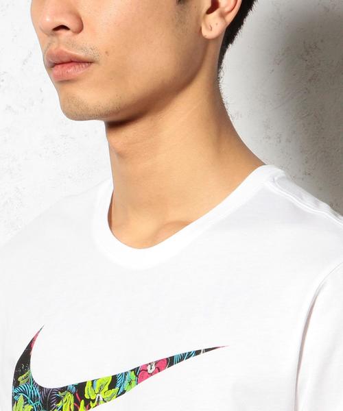 green label relaxing（グリーンレーベルリラクシング）の「[ナイキ] NIKE フローラルスウッシュ TEE（Tシャツ/カットソー・メンズ・ホワイト/グレー・SMALL/MEDIUM/LARGE）」の11枚目の写真