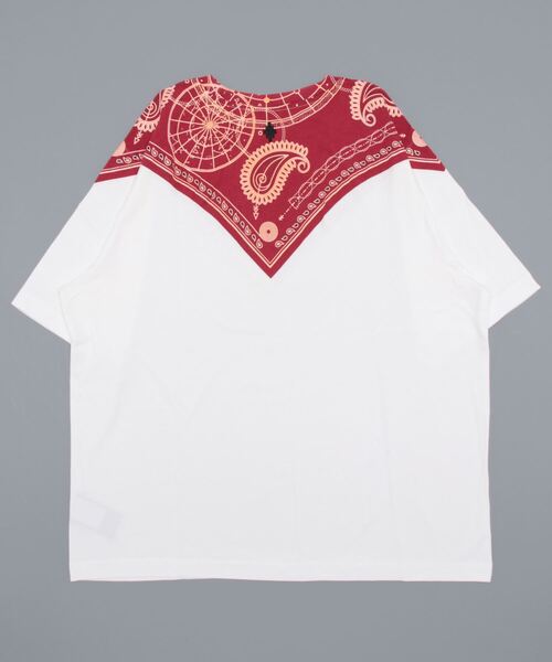 MARCELO BURLON(マルセロ・バーロン)の「【MARCELO BURLON】BANDANA OVER T-SHIRT(Tシャツ/カットソー・メンズ・ホワイト×レッド・M/L)」の5枚目の写真