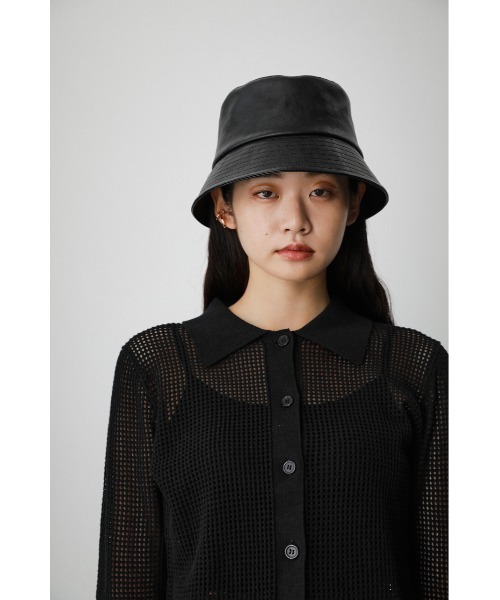 AZUL by moussy（アズールバイマウジー）の「FAUX LEATHER BUCKET HAT/フェイクレザーバケットハット（キャップ・レディース・ブラック/アイボリー・FREE）」の11枚目の写真